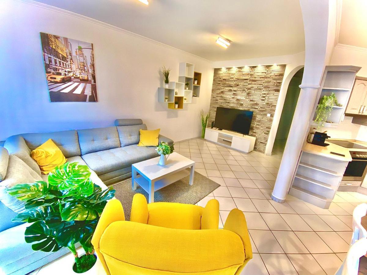 Mirell Apartman Szeged Ngoại thất bức ảnh